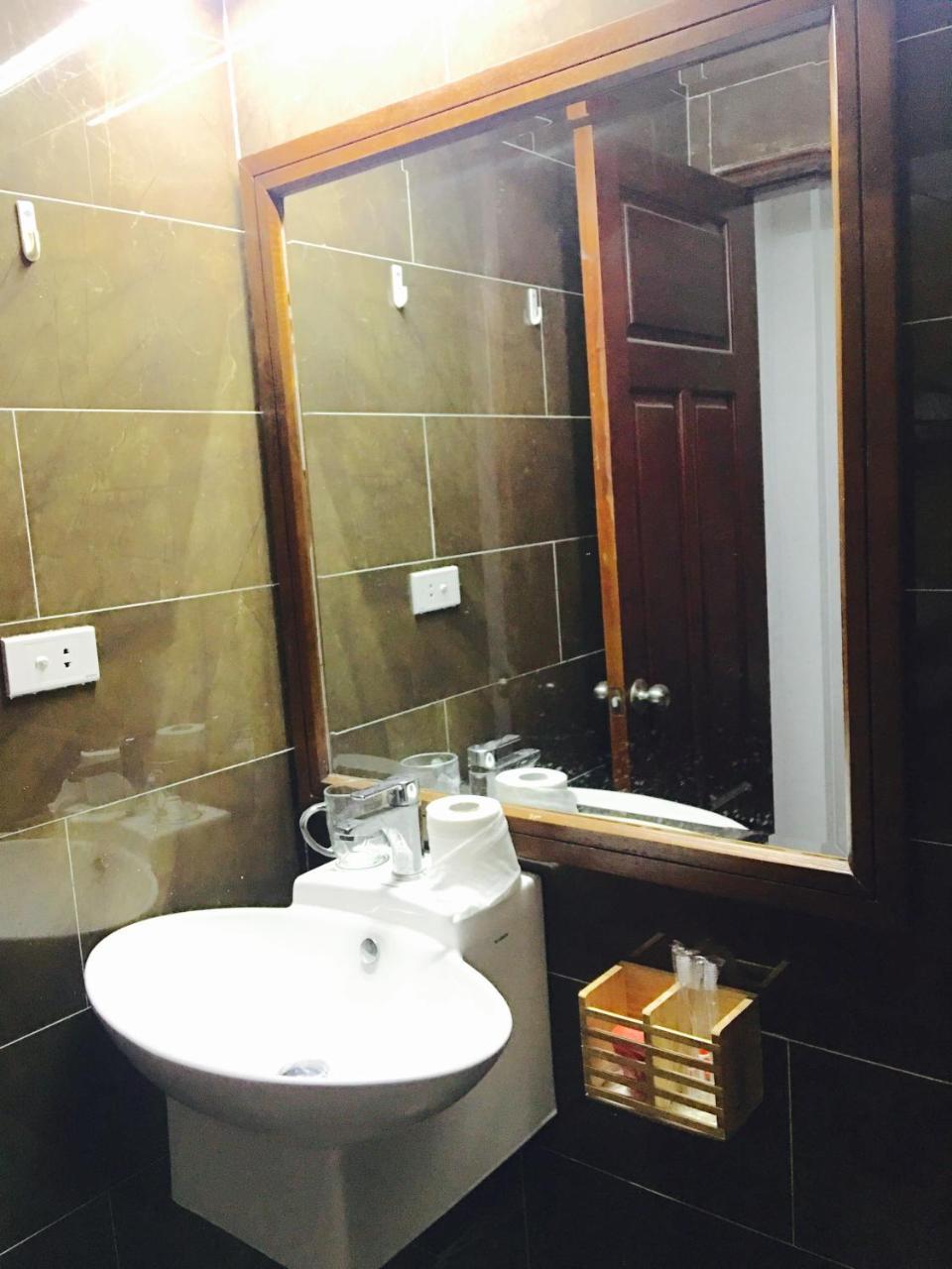 Awa Downtown Hostel Hanoï Extérieur photo